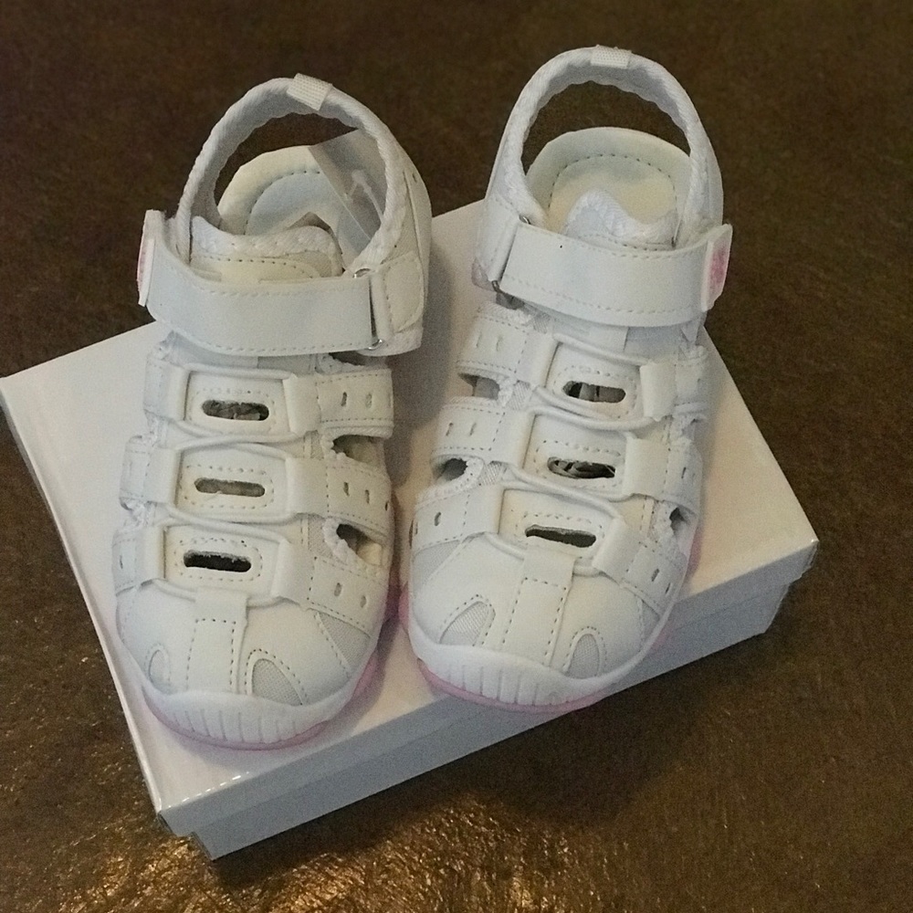 Girls sandals/water shoes